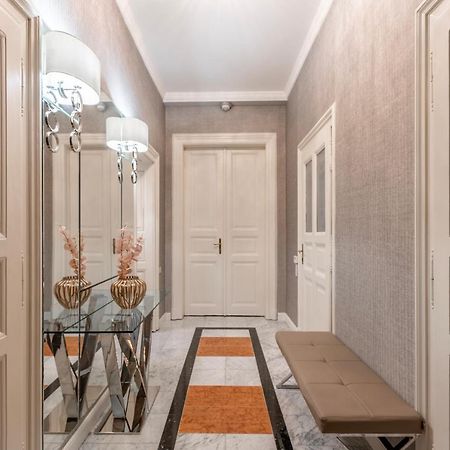 Luxury Apartment With Balcony Next To The New York Cafe Budapest Exterior photo