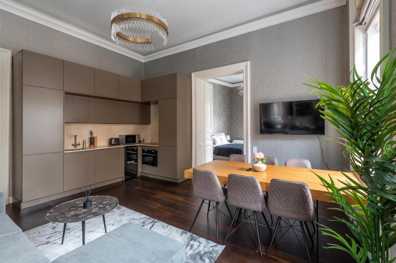 Luxury Apartment With Balcony Next To The New York Cafe Budapest Exterior photo